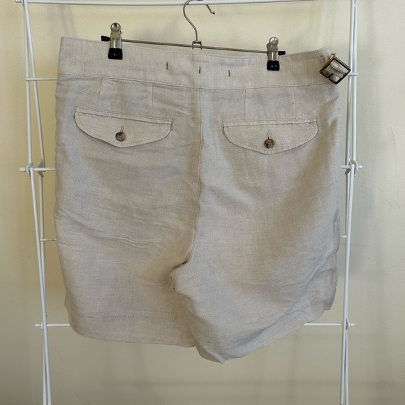 Banana Republic pleated linen shorts - Picture 2 of 3